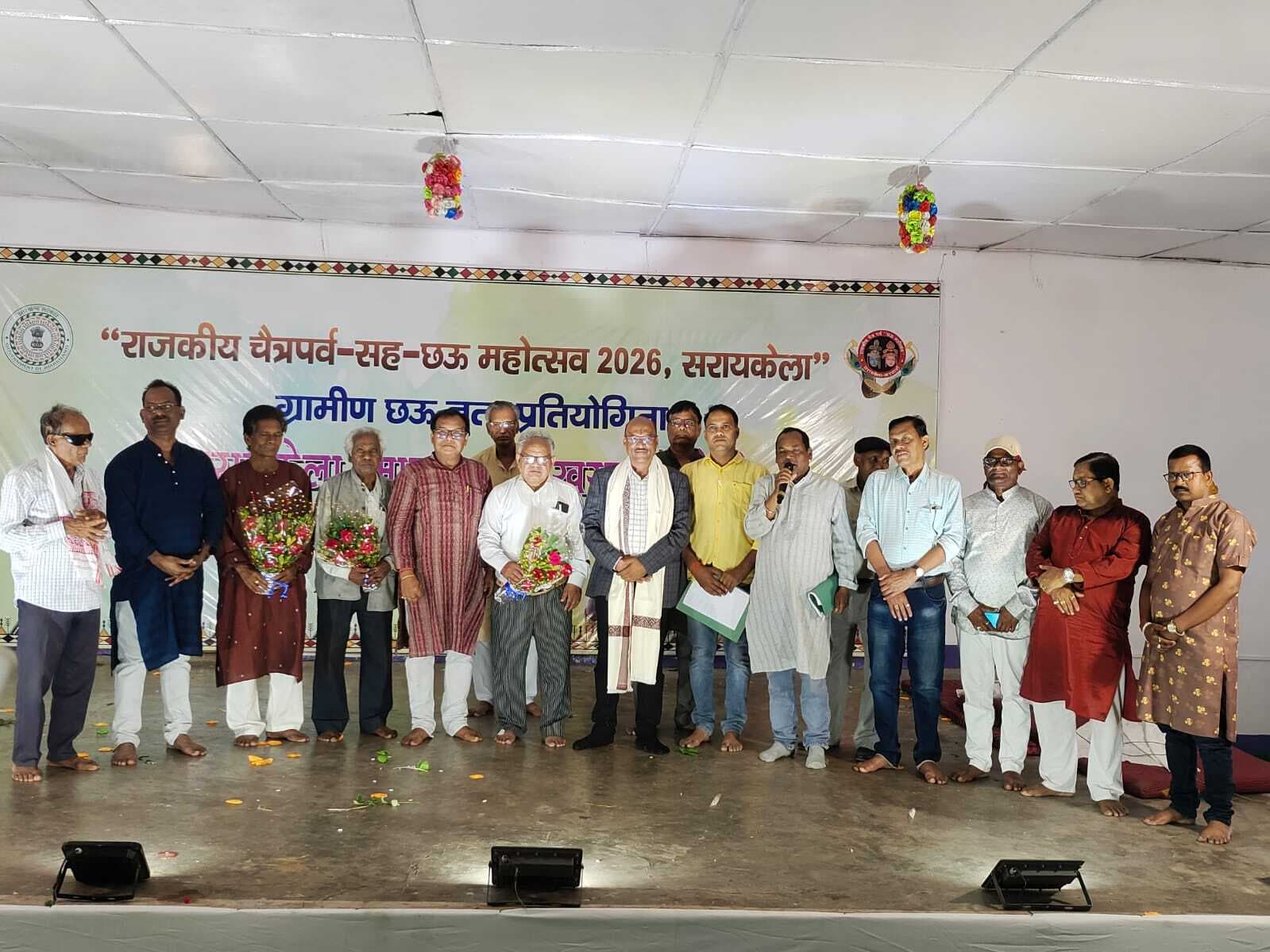 Seraikela Kharsawan News : जब कलाकार झूमता है, तब प्रकृति भी खिल उठती है : मनोज चौधरी