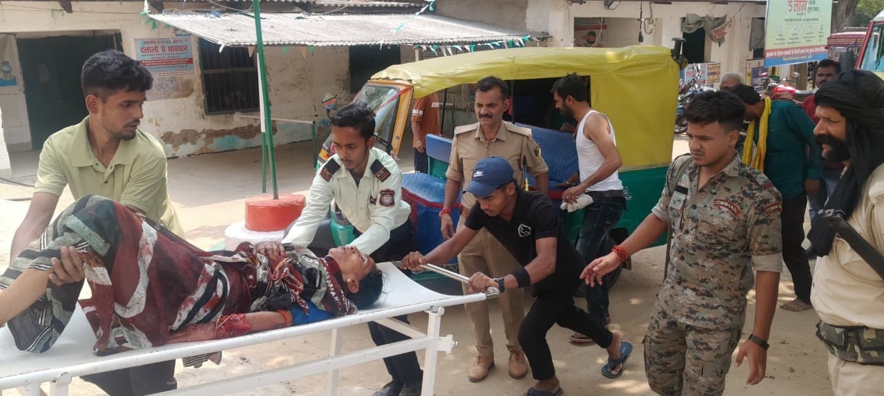 टेंपो पलटने से पूर्व एसपी की वृद्धा मां समेत चार जख्मी, एक रेफर