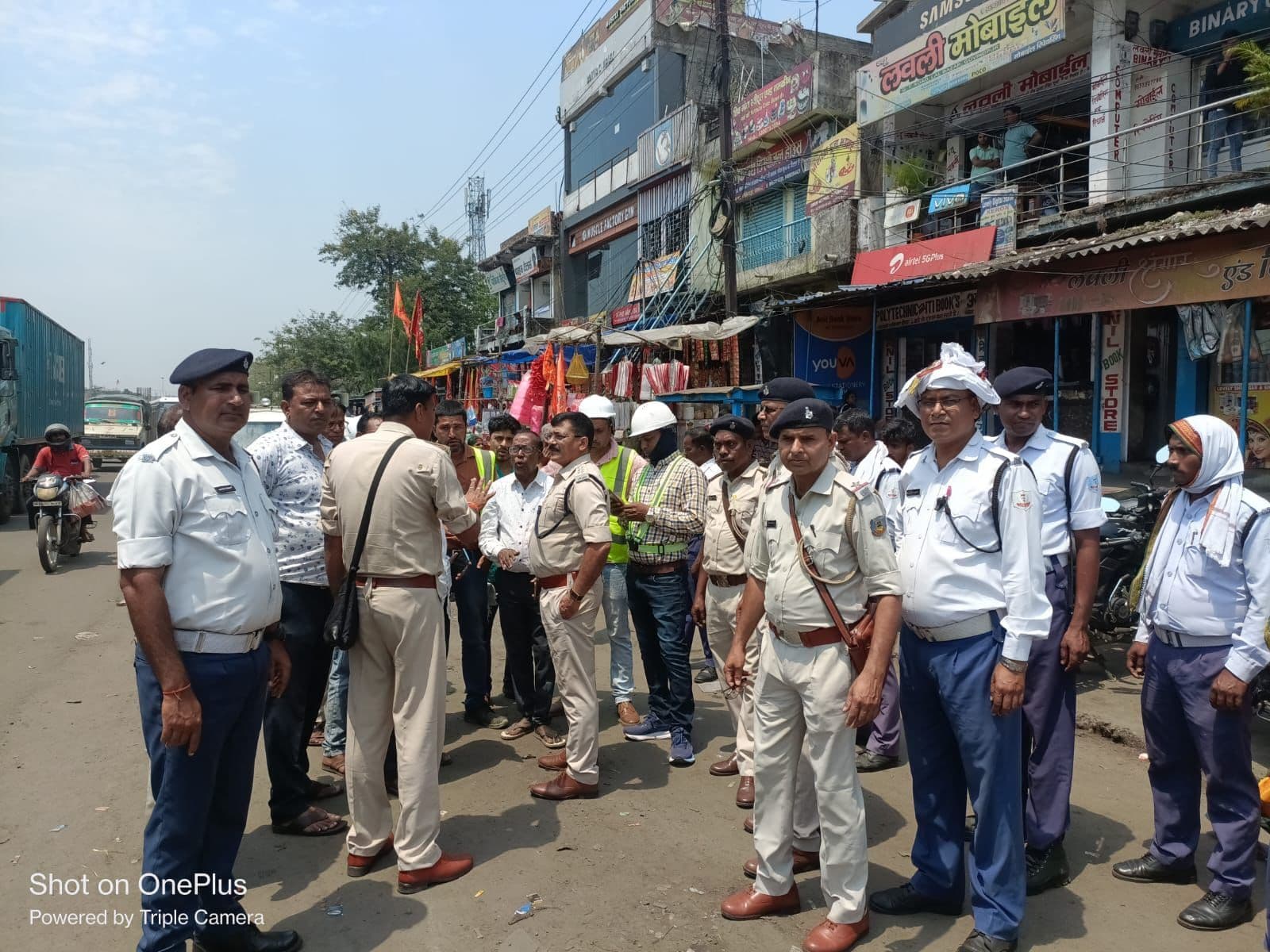 Dhanbad News: एलिवेटेड ब्रिज निर्माण से गोविंदपुर में लग रहा जाम, व्यवस्था में सुधार के लिए पुलिस ने कसी कमर