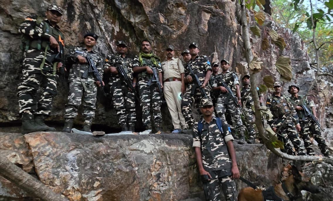 एसएसबी की डी-माइनिंग ऑपरेशन में हथियार व कारतूस बरामद