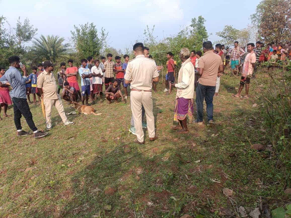 Crime News : आपसी विवाद में पत्थर से कुचलकर महिला की हत्या, आरोपी पति फरार