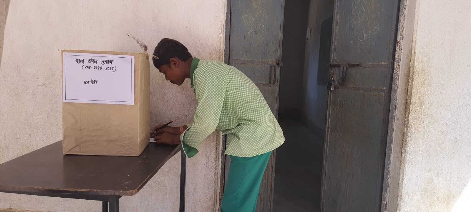 राजकीय उत्क्रमित उवि बूढ़ाडीह में बाल संसद का चुनाव