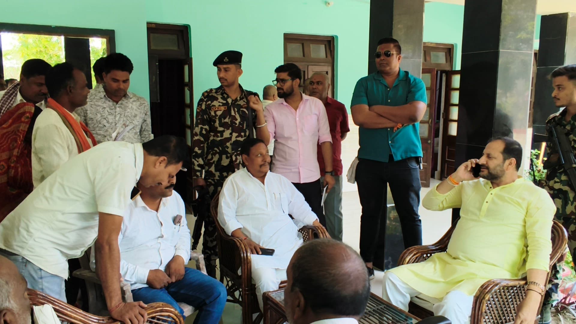 विधायक ने लगाया जनता दरबार, लोगों ने सुनायी समस्या