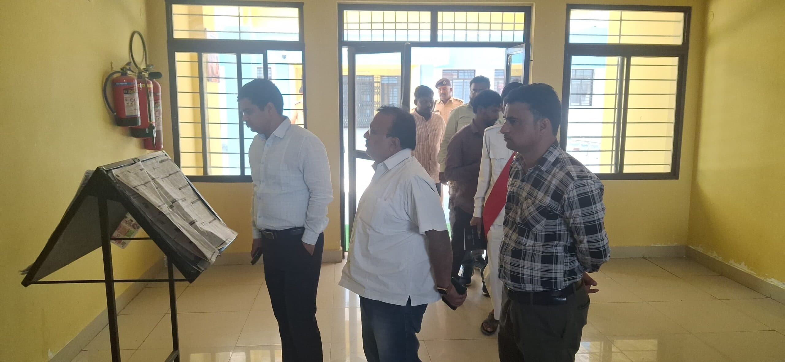 डीएम ने विद्यालय का किया निरीक्षण, शिक्षण गुणवत्ता सुधारने के दिए निर्देश