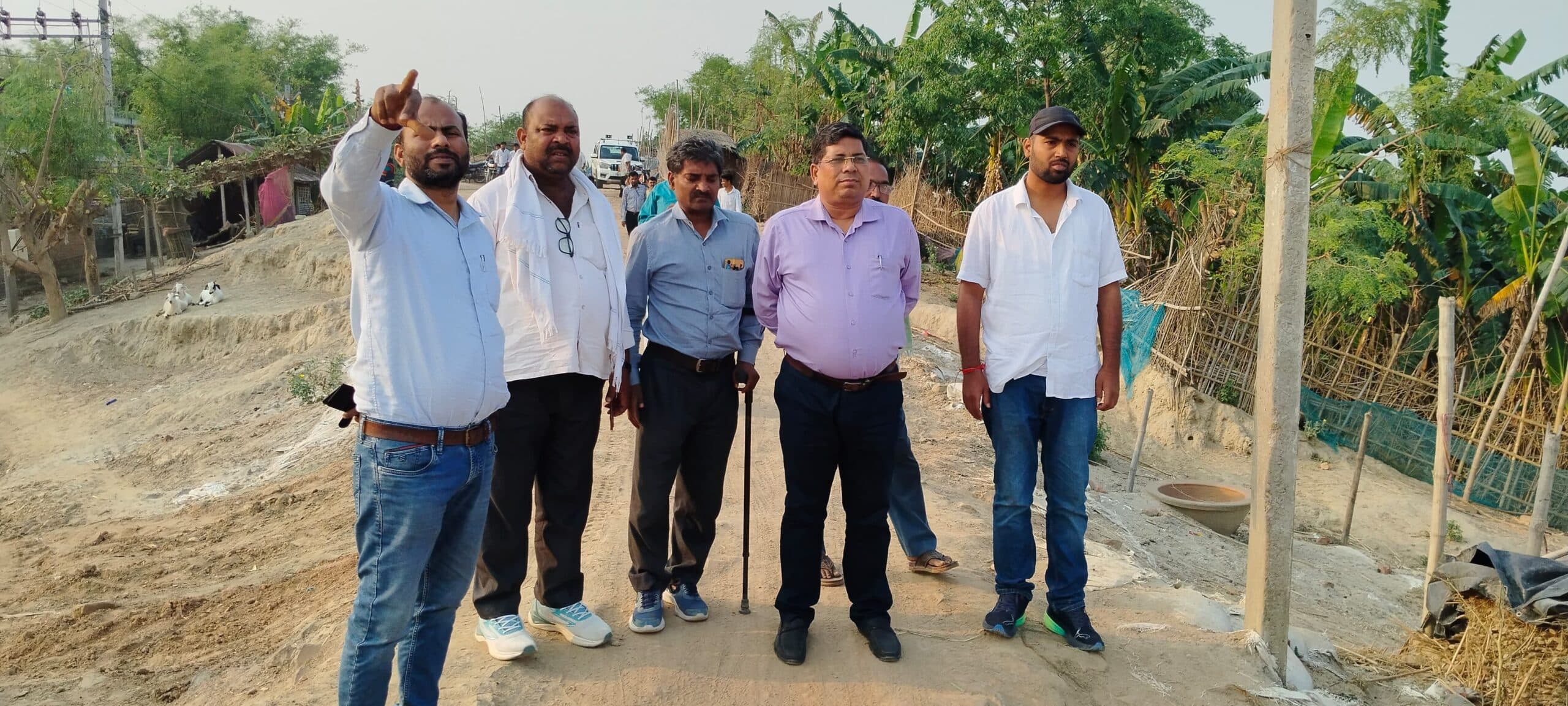 महानंदा तटबंध का भू-अर्जन पदाधिकारी ने लिया जायजा