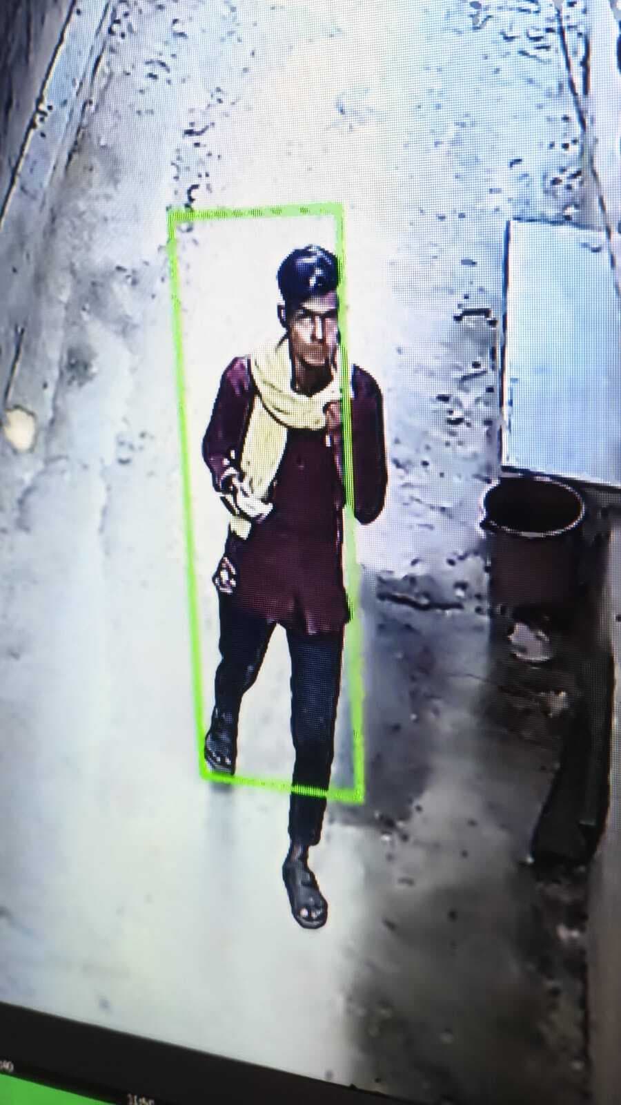 घर के सामने खड़ी बाइक चोरी का वीडियो सोशल मीडिया पर हो रहा वायरल