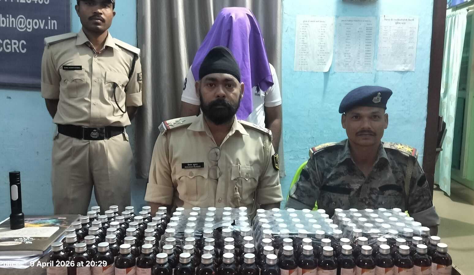 पुलिस ने 146 बोतल कोडिन युक्त कफ सिरप किया बरामद