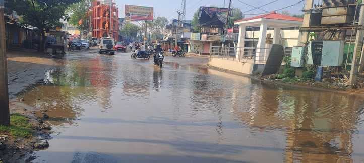 नारकीय स्थिति में गोड्डा का सरकंडा चौक, जलजमाव से जनता त्रस्त