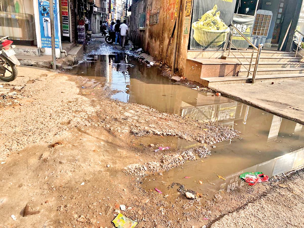 Rourkela News: स्मार्ट सिटी में कभी झमाझम बारिश, तो कभी कड़ी धूप कर रही परेशान