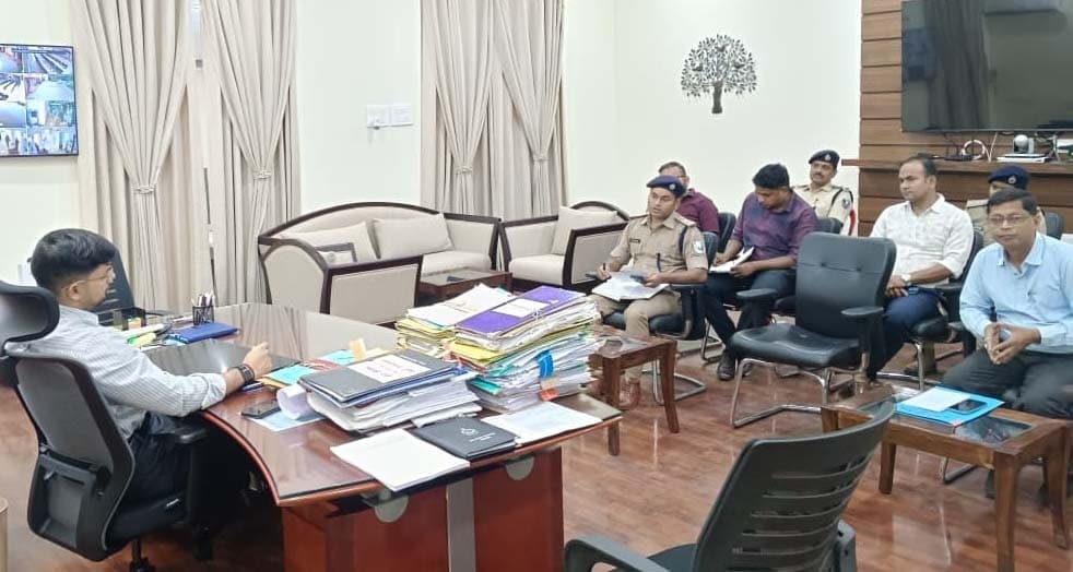 आपसी समन्वय से सभी विभाग शहर की यातायात व्यवस्था बनायें बेहतर: डीएम