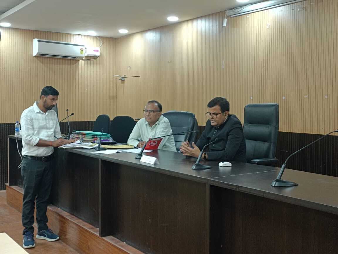 प्रमंडलीय आयुक्त ने कुल 12 आवेदनों के संदर्भ में की सुनवाई