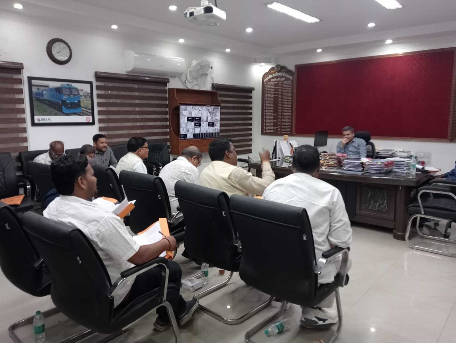 मंदिर से जुड़े बकायेदारों और गबन करने वालों पर होगी सख्त कार्रवाई- डीएम