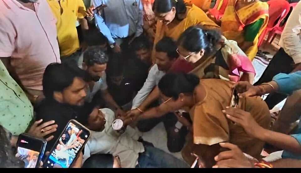 छात्र नेता की भूख हड़ताल समाप्त