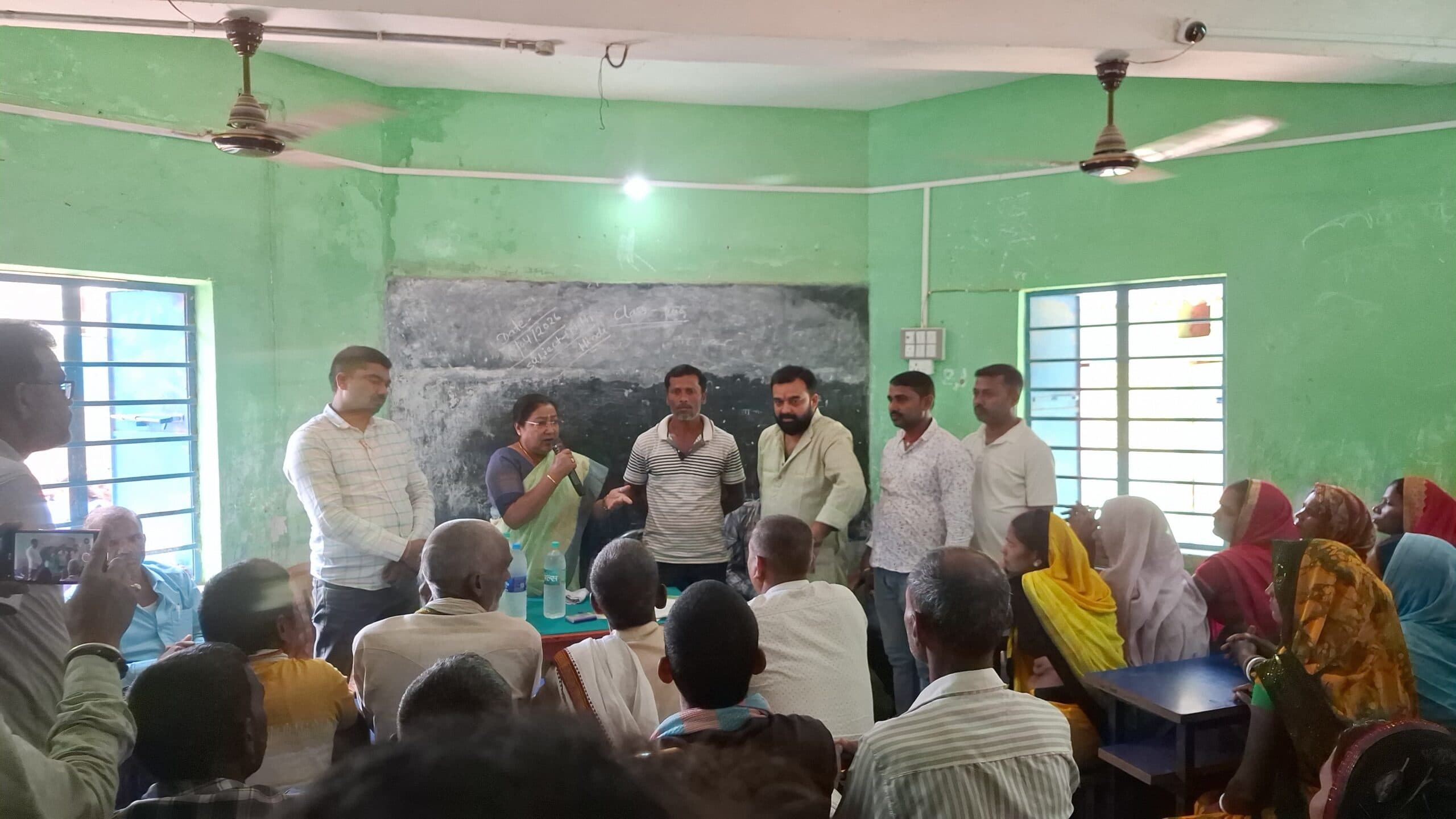 हाईस्कूल नहीं रहने पर लोगों ने जतायी नाराजगी