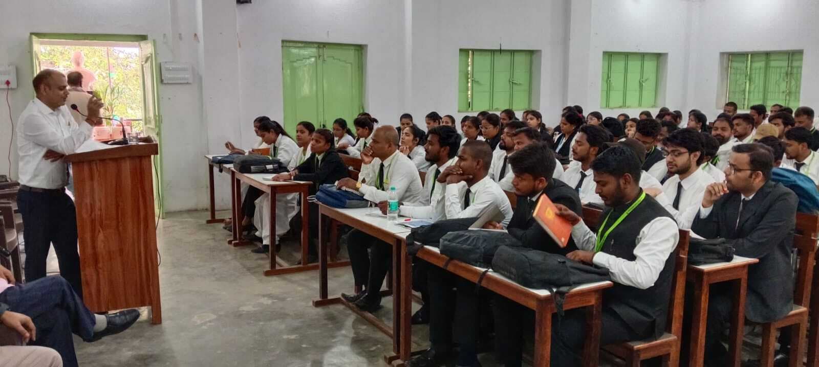 प्रत्येक विद्यार्थी अपने काम का स्वंय करें मूल्यांकन : डॉ अमित