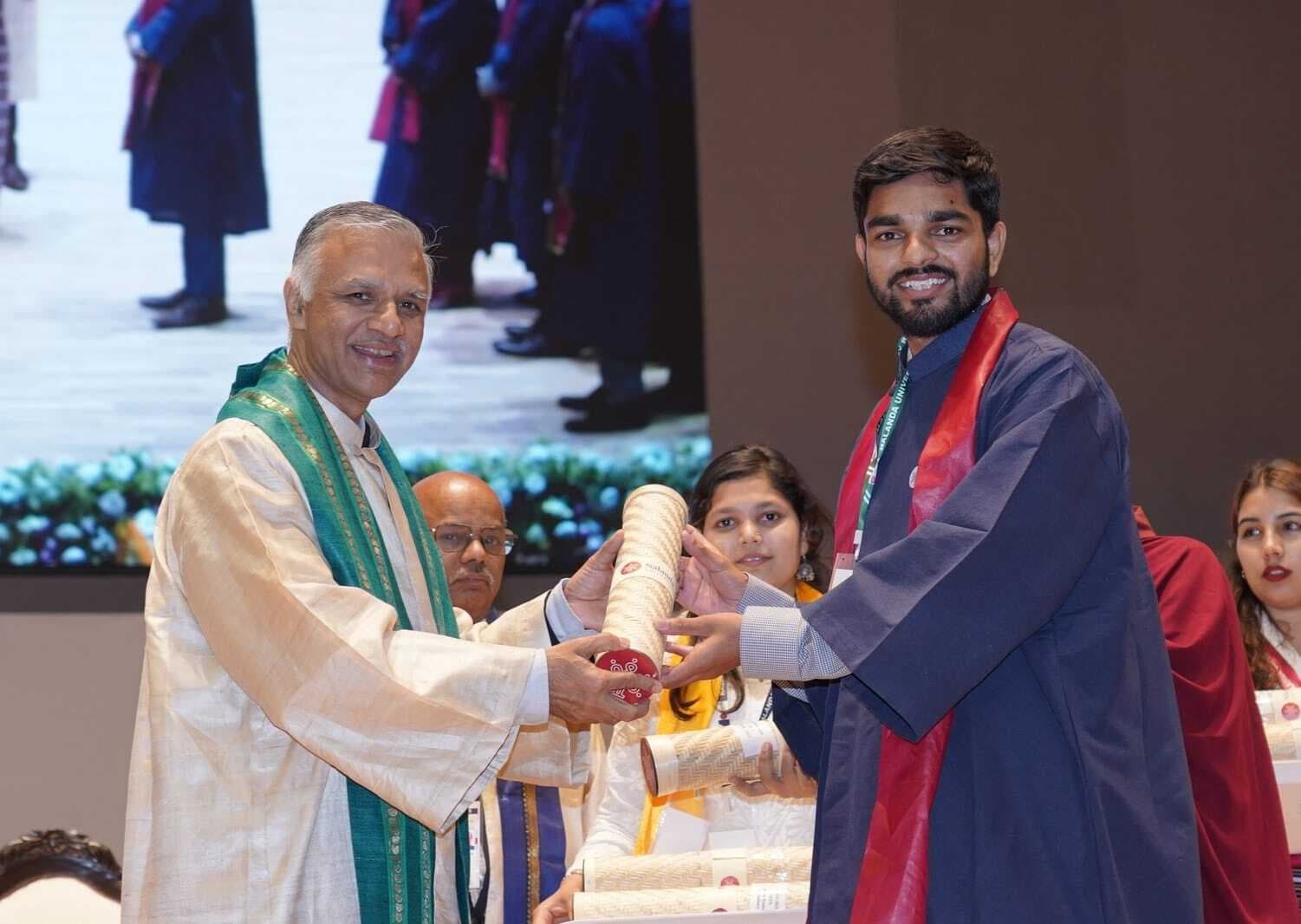 यूके के यूनिवर्सिटी ऑफ नॉटिंघम में वित्तपोषित पीएचडी के लिए शलभ का चयन