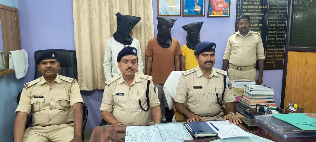 रांची के धुर्वा झोपड़ी मार्केट से बाइक चोरी करने के आरोप में तीन गिरफ्तार