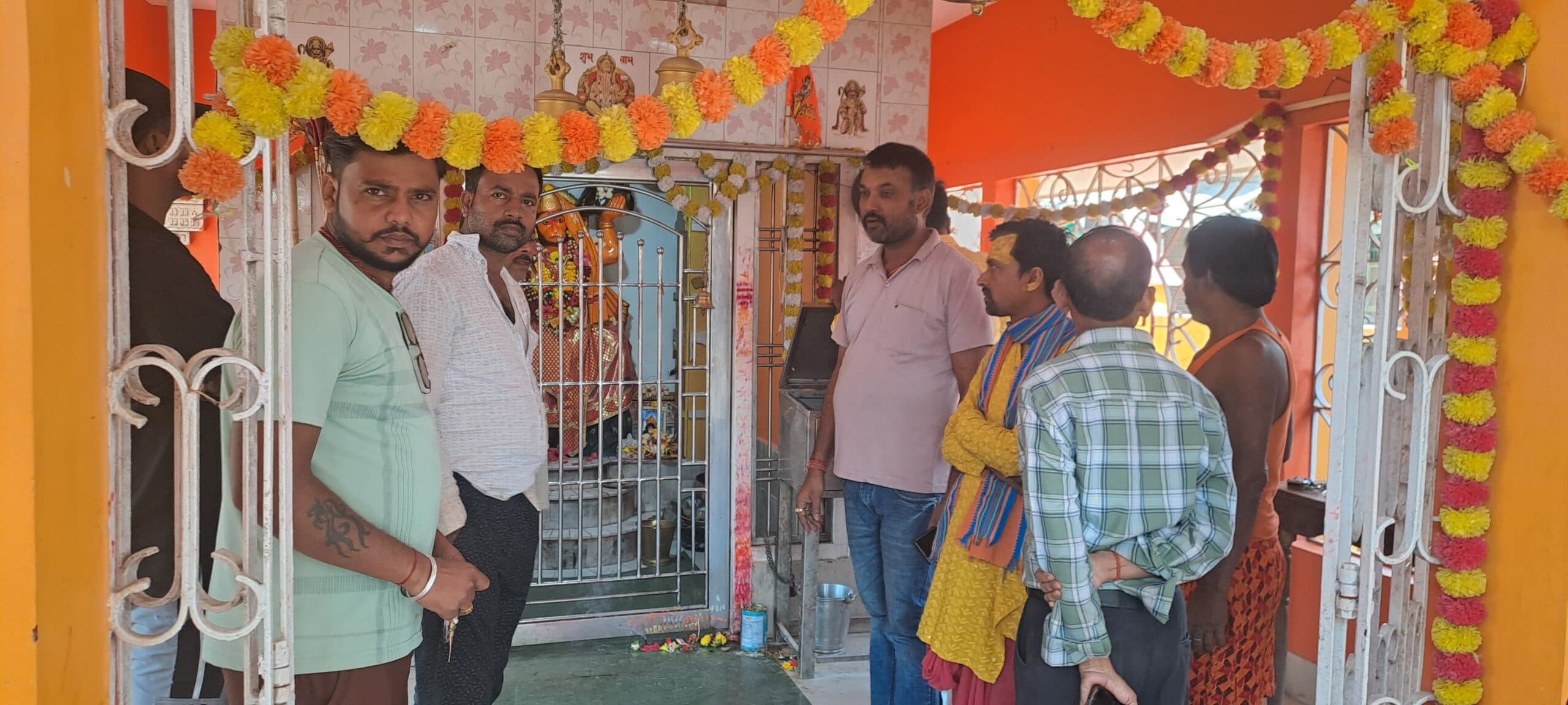 मंदिर की दानपेटी तोड़कर 30 हजार की चोरी