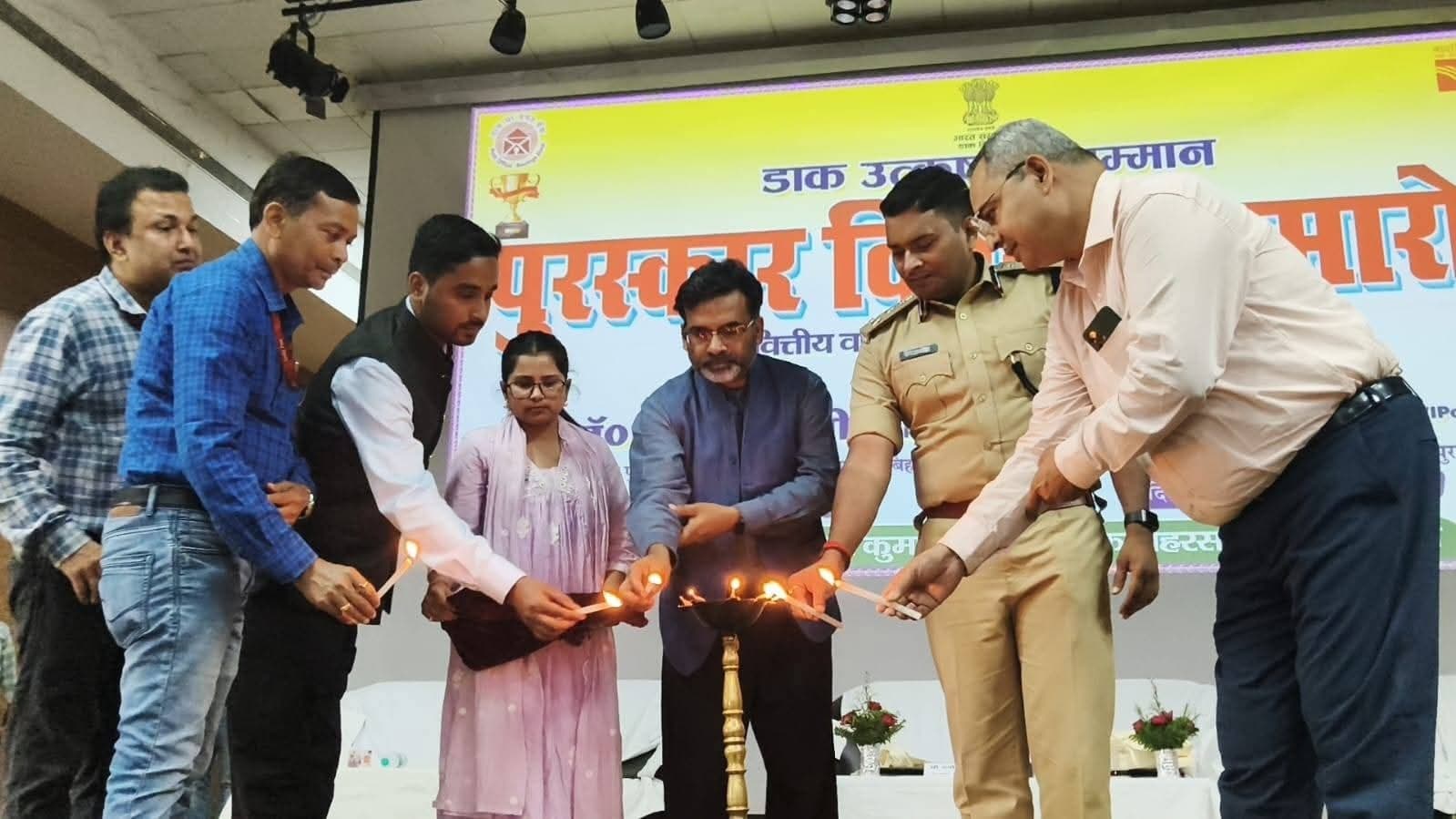 विभिन्न श्रेणियों में उत्कृष्ट कार्य करने वाले चयनित डाक कर्मियों को किया गया सम्मानित