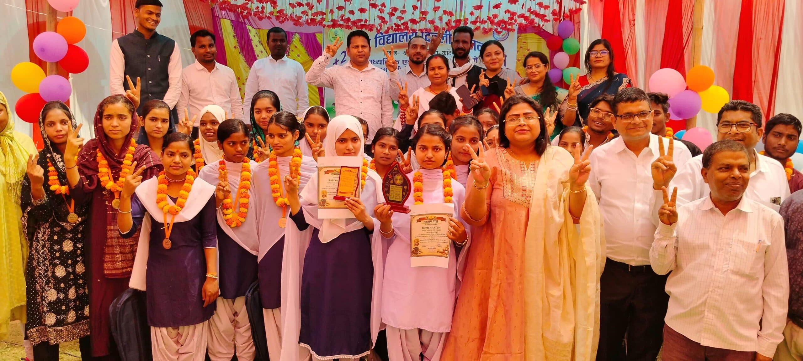 मैट्रिक व इंटर में सफल हुए छात्र-छात्राओं को किया सम्मानित