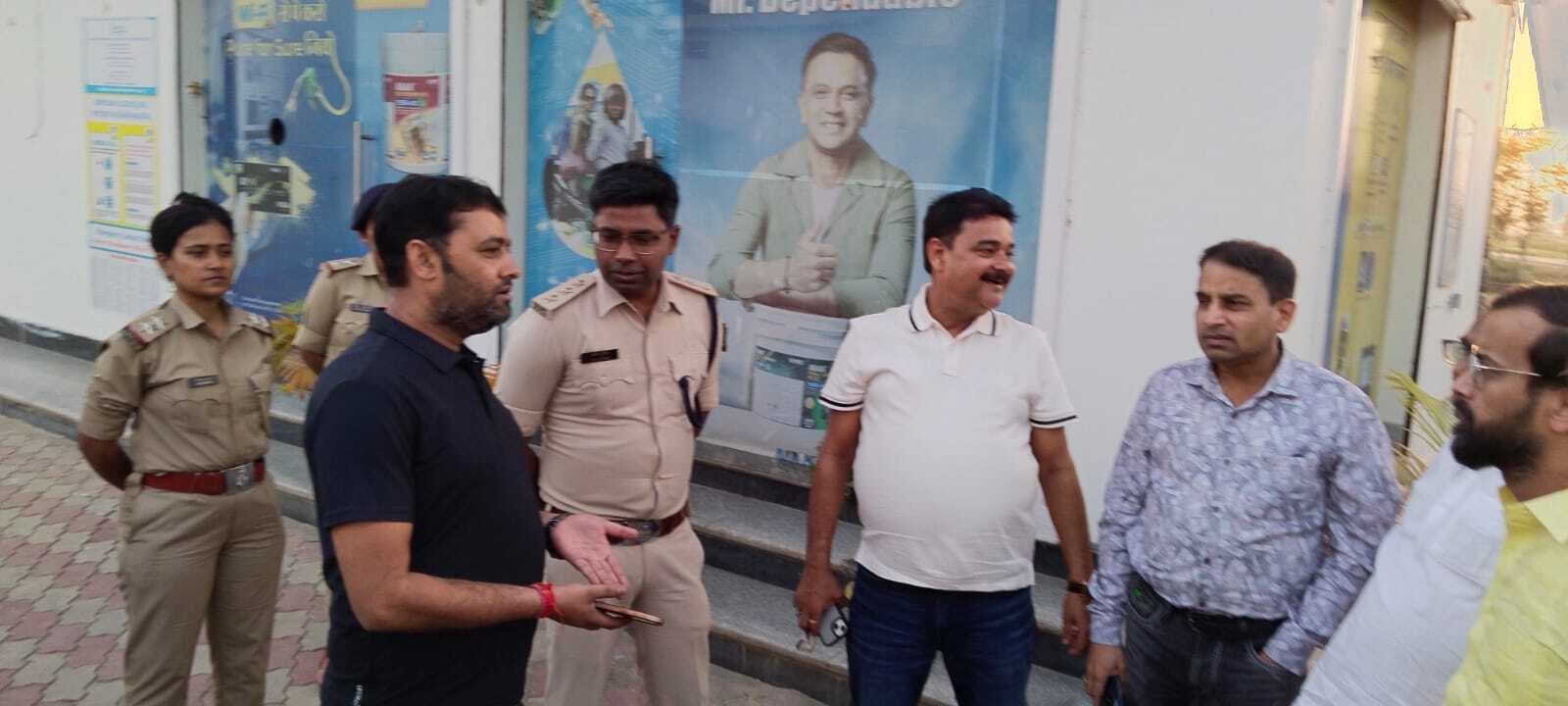 पेट्रोल पंप कर्मी को दिनदहाड़े गोली मार 18 हजार रुपए की लूट