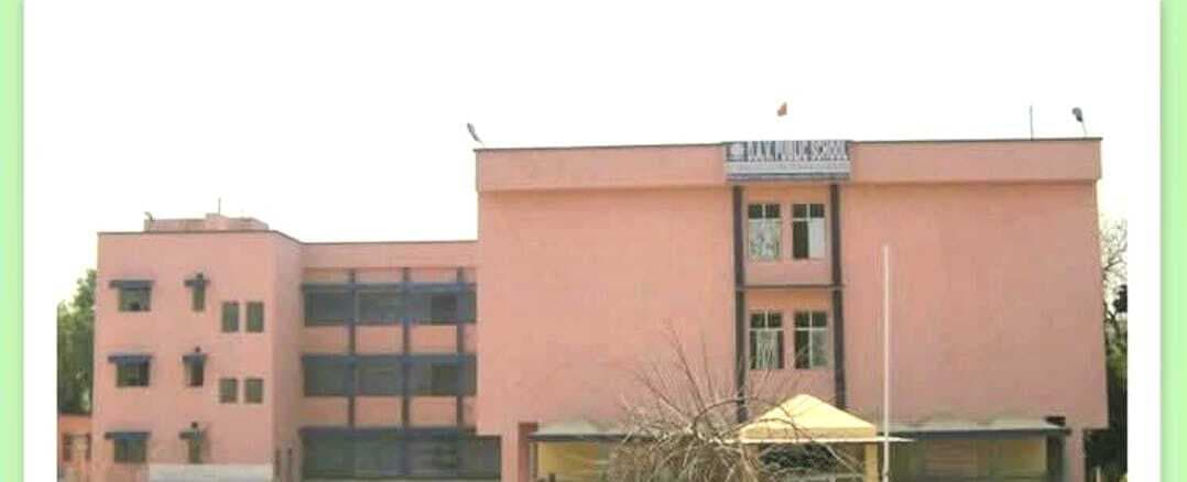 चितरा: अभिभावकों ने री-एडमिशन में देरी पर जतायी नाराजगी