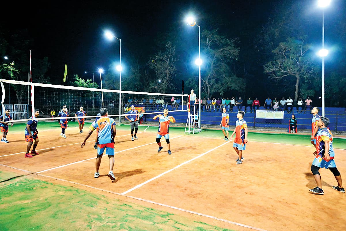 Rourkela News: वॉलीबॉल में रोलिंग मिल अग्निशमन स्टेशन की टीम बनी चैंपियन