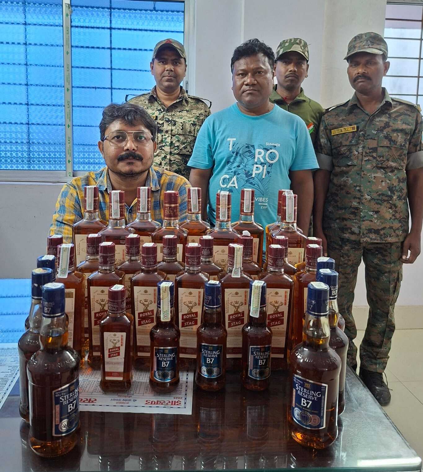 अमलागाछी में होटल से 15 लीटर नकली शराब बरामद