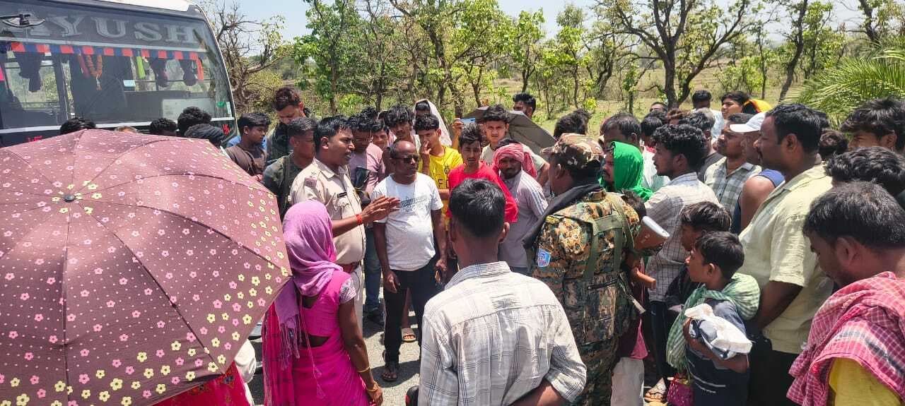 वाहन के टक्कर से गाय की मौत, सड़क जाम