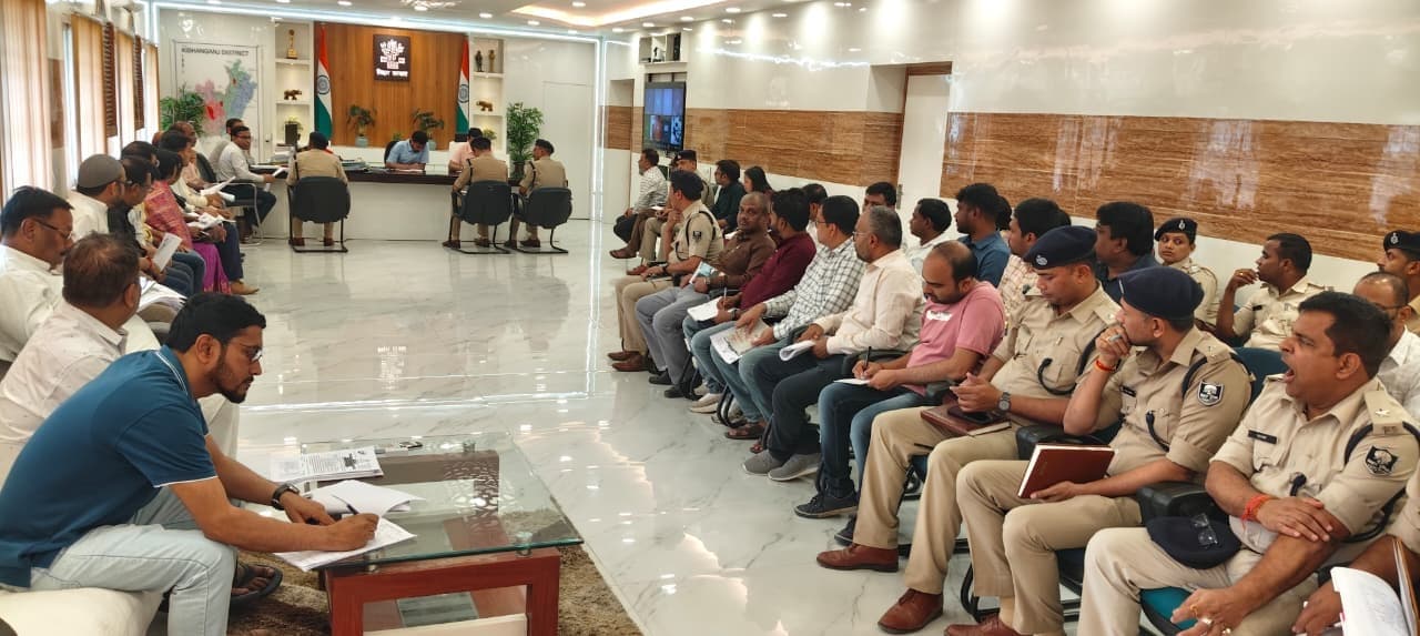 प्रश्नपत्र परीक्षार्थियों की उपस्थिति व निर्धारित प्रक्रिया के अनुरूप खोले: डीएम