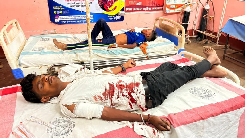 फदरपुर के पास ई-रिक्शा की टक्कर से दो लोग घायल, एक का हाथ फैक्चर