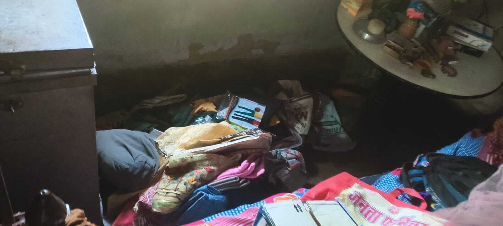 घर से नकदी सहित पांच लाख की संपत्ति चोरी