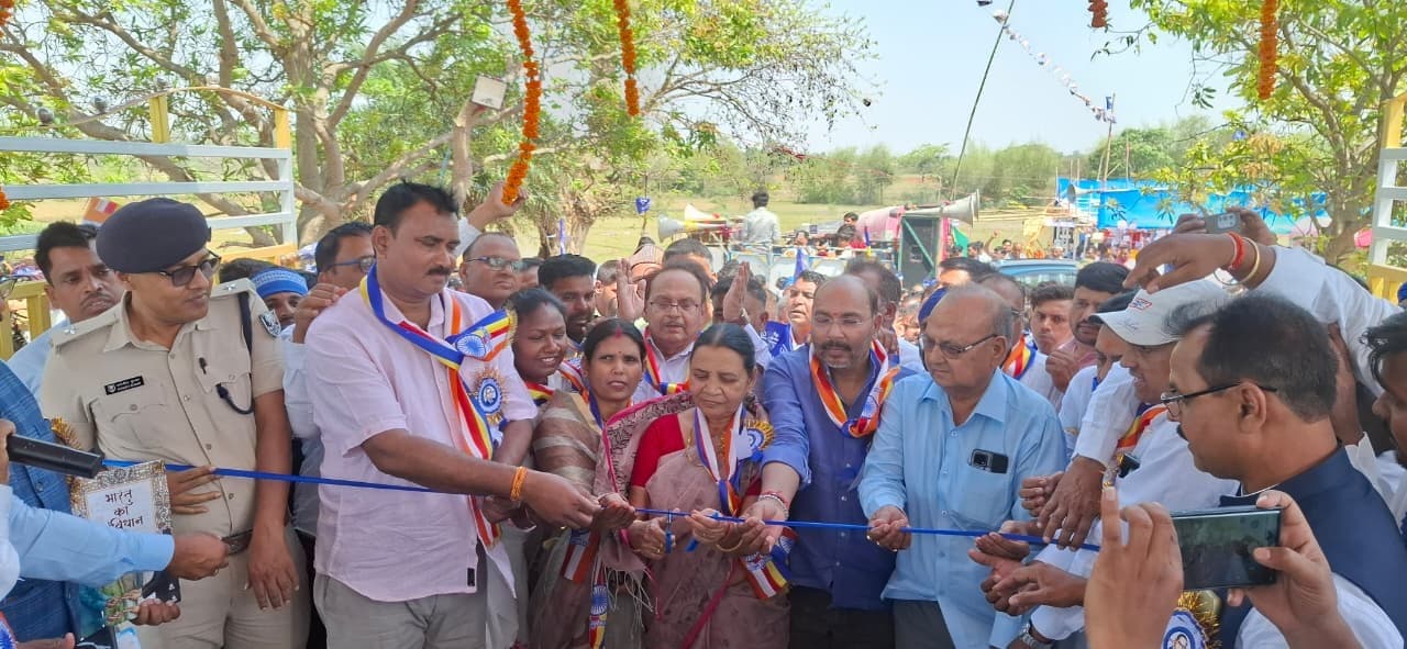 बाबा साहेब डॉ आंबेडकर की प्रतिमा का हुआ अनावरण