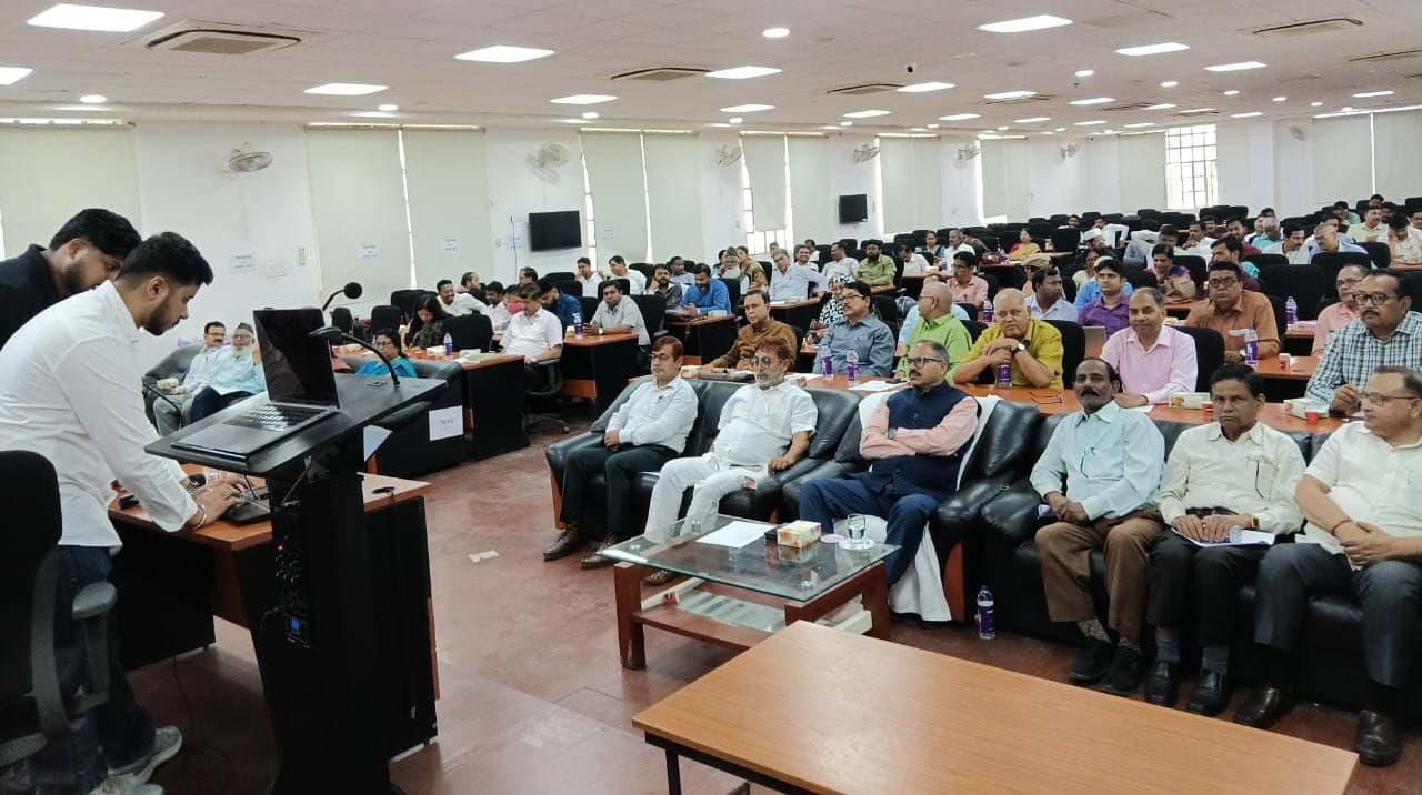 विद्यार्थियों तक पूर्णिया विवि की सूचनाएं पहुंचाने को सभी उपाय करें प्रधानाचार्य : कुलपति