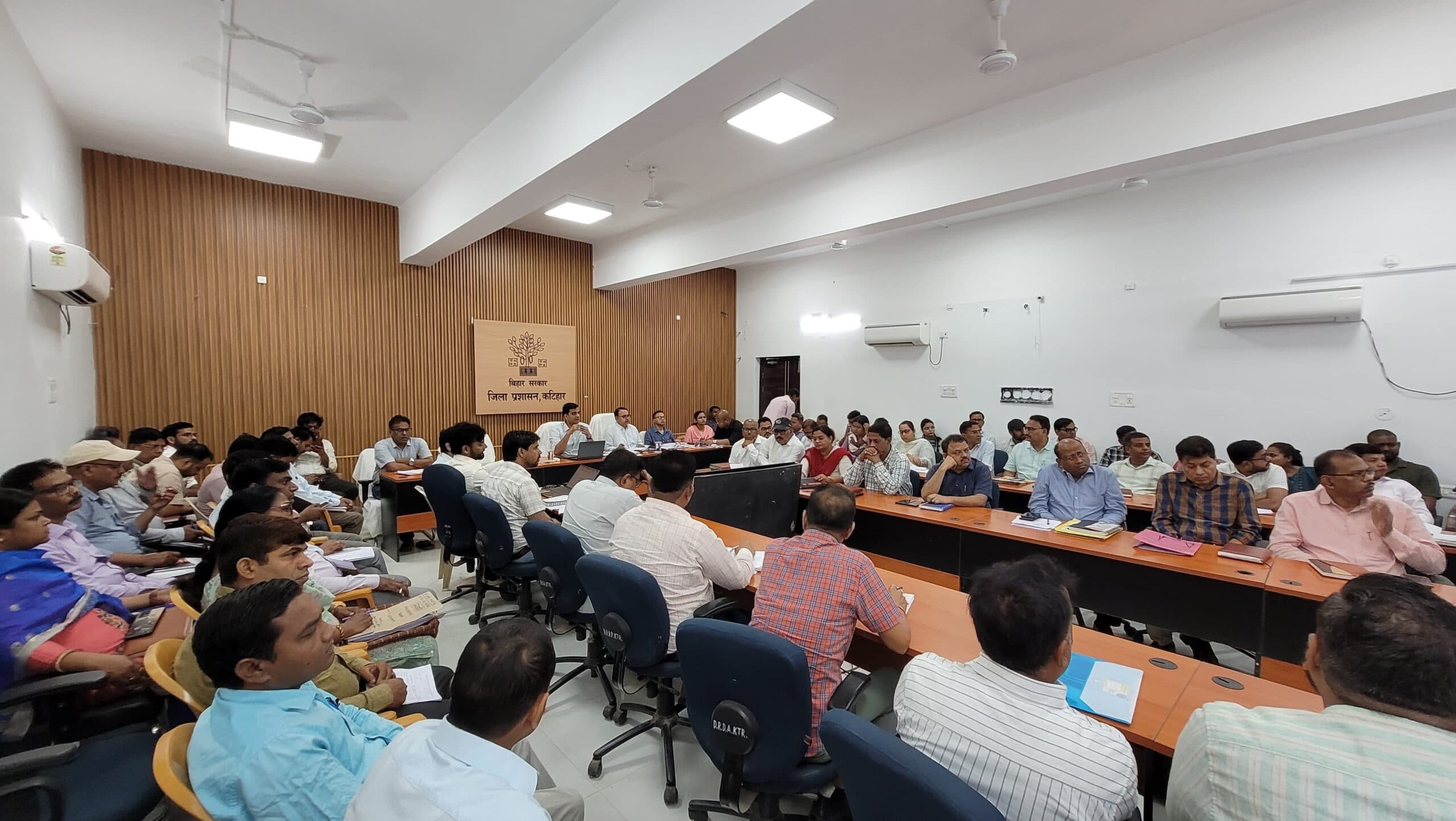 भीषण गर्मी व लू से बचाव को लेकर समय पर कर लें सभी तैयारियां, डीएम