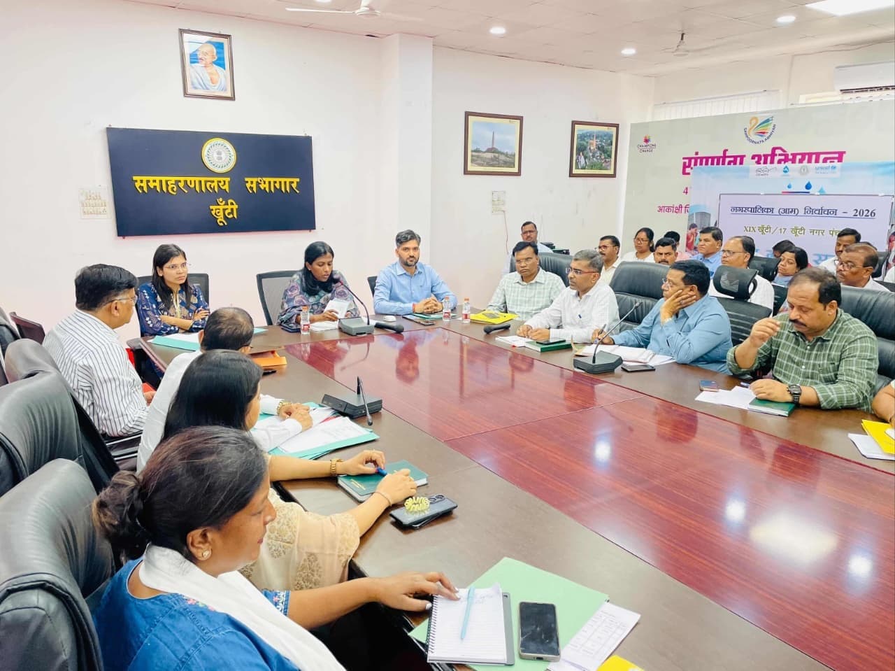 डीसी ने दिये कोषागार से राशि निकासी में पूर्ण सतर्कता बरतने का निर्देश