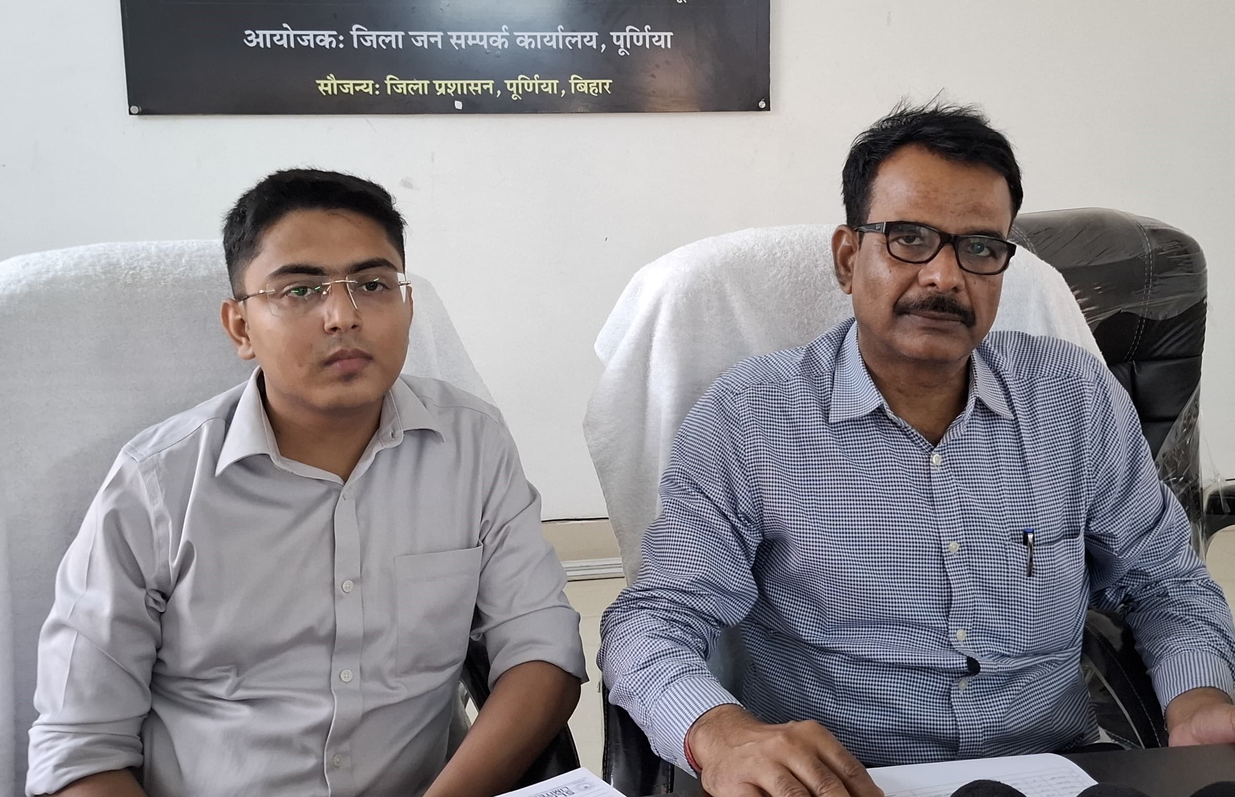 कोढ़ा हादसे के शिकार लोगों को प्रशासन ने प्रदान की सहायता राशि