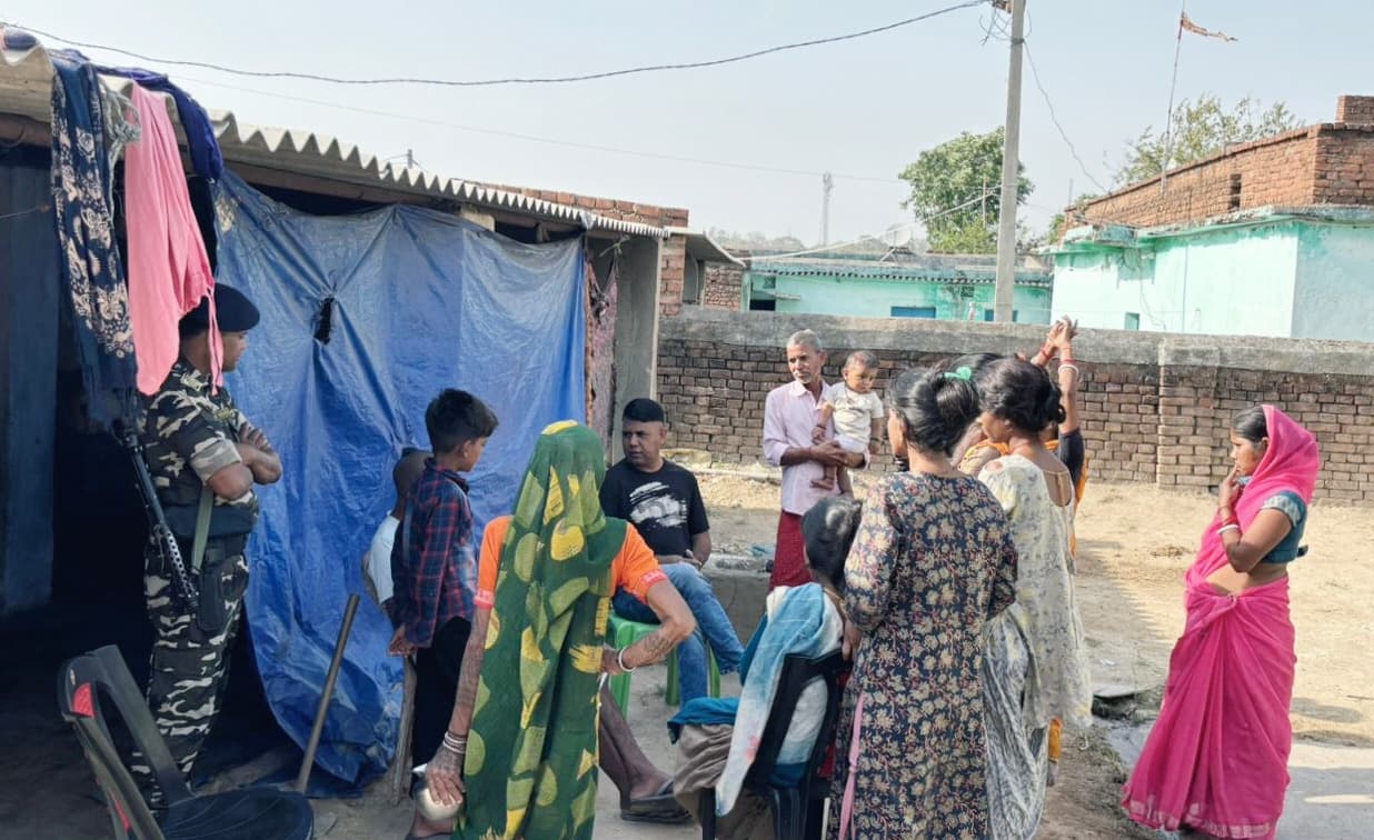 मजदूर नेता ने चूरी में मृतका के परिवार को दिया सहयोग