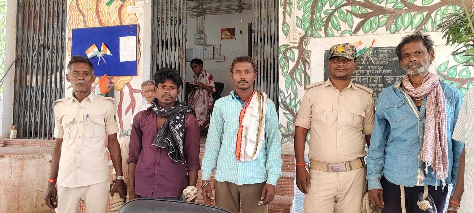नशे में हंगामा करते चार युवक गिरफ्तार