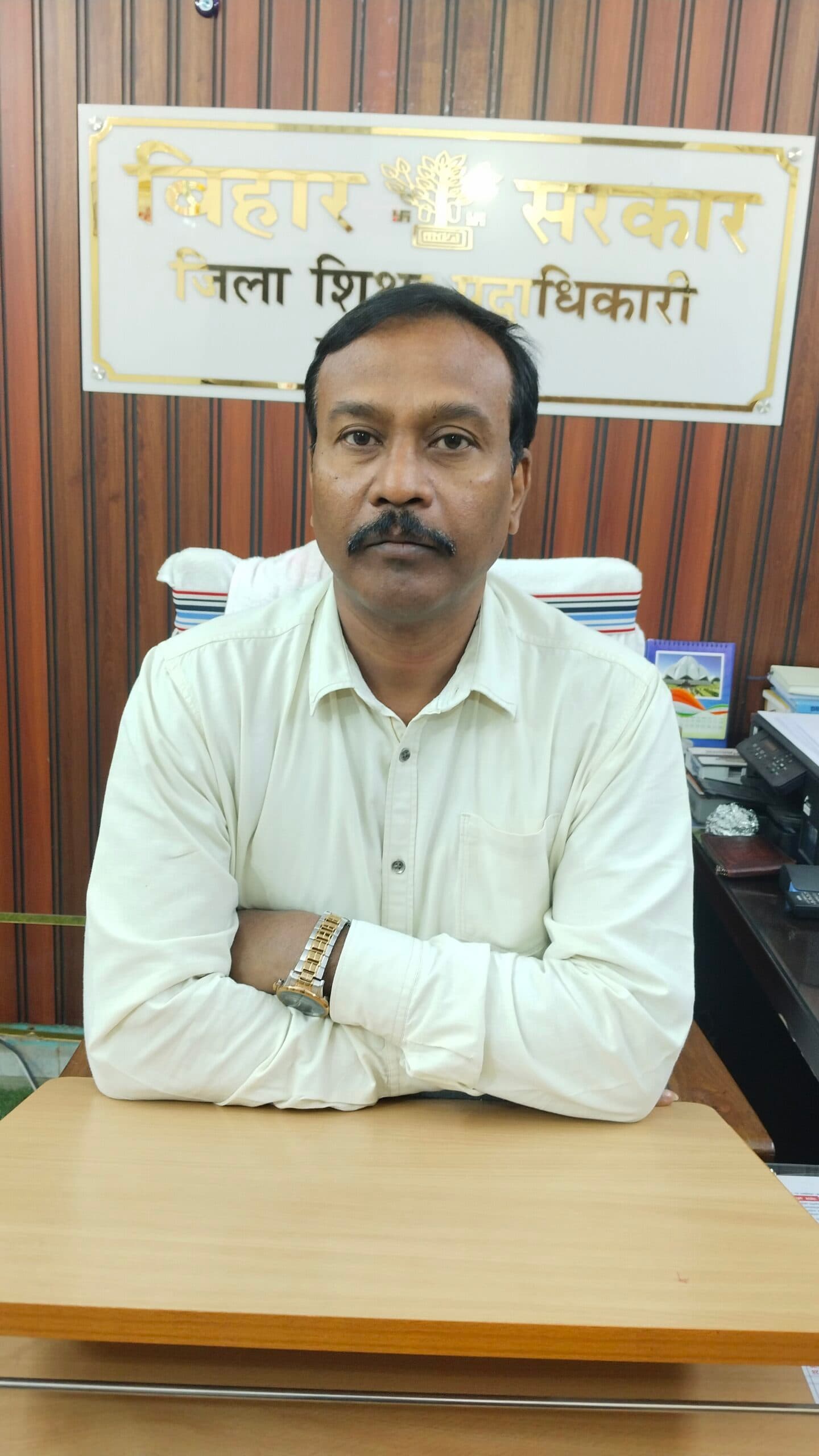 शत प्रतिशत नामांकन के लिए डीईओ को प्राथमिक शिक्षा निदेशक ने दिया प्रशस्ति पत्र