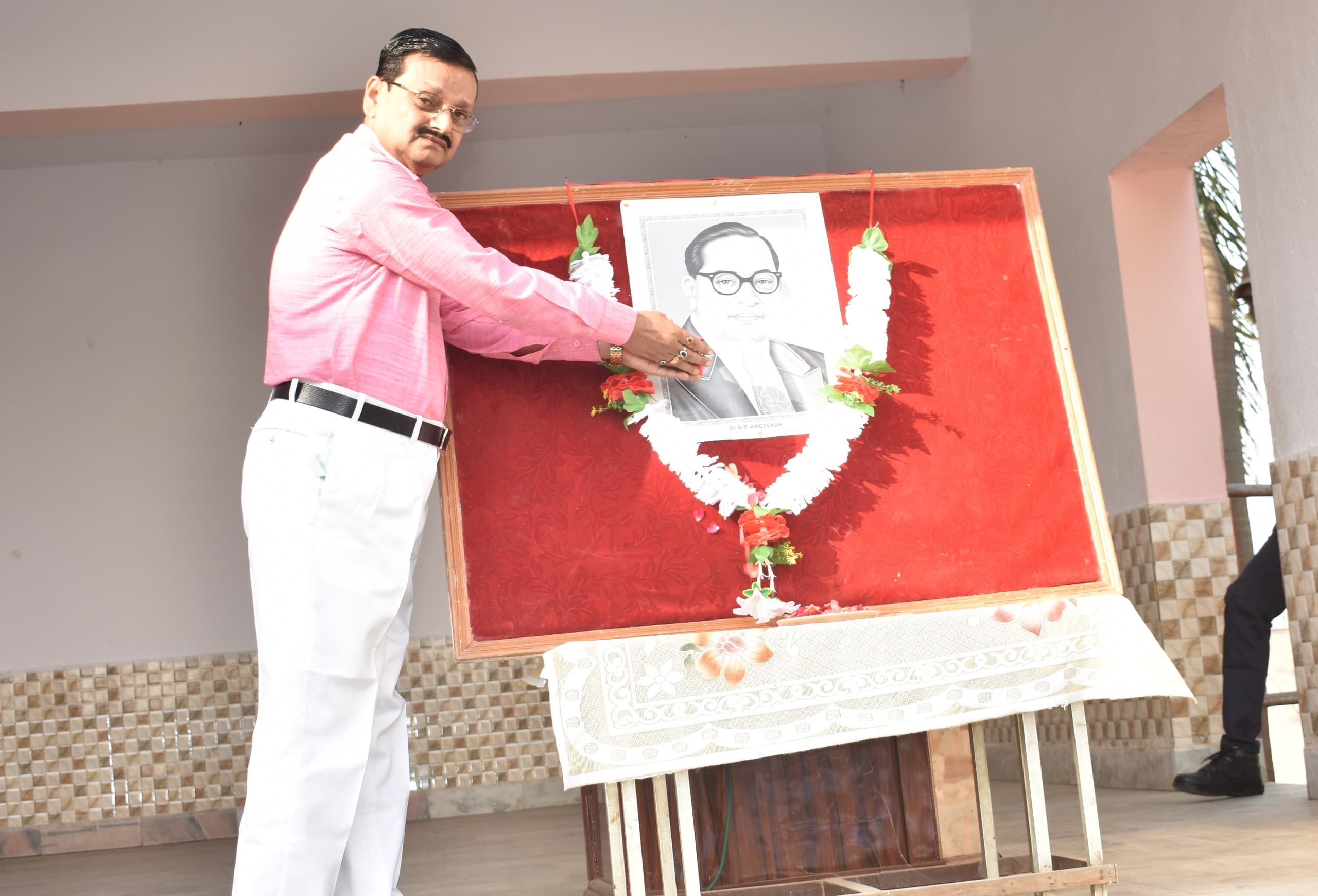 डीएवी के प्राचार्य ने जयंती पर बाबा साहेब को किया नमन