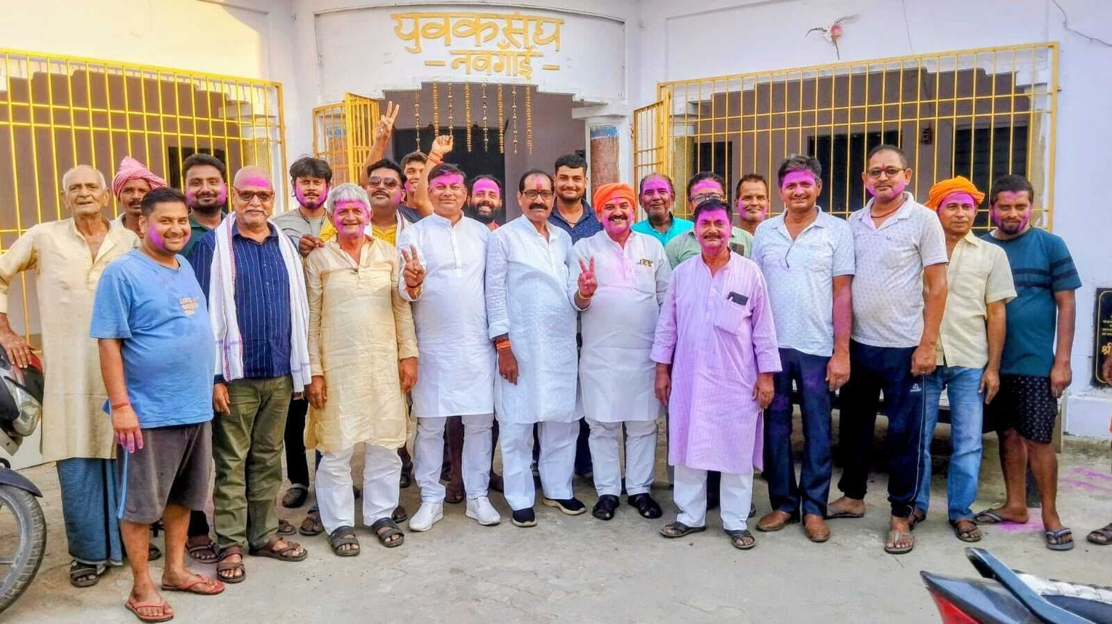 बिहार में सम्राट युग का मुंगेरवासियों ने किया स्वागत, चारों ओर उड़े अबीर-गुलाल