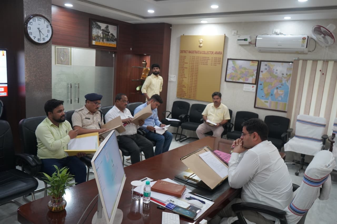 खेल भवन को सुविधा संपन्न व खिलाड़ियों को करें प्रोत्साहित डीएम