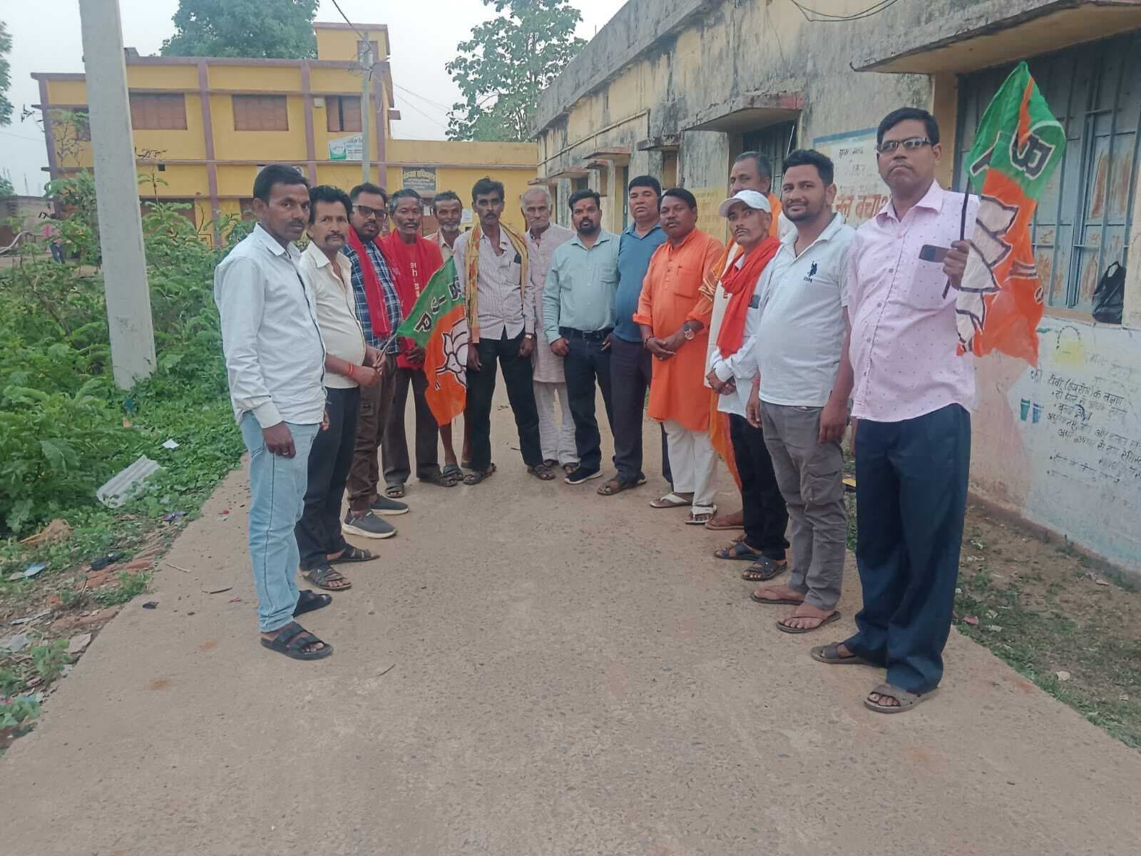 सम्राट चौधरी के सीएम बनने पर भाजपाइयों ने बांटी मिठाई