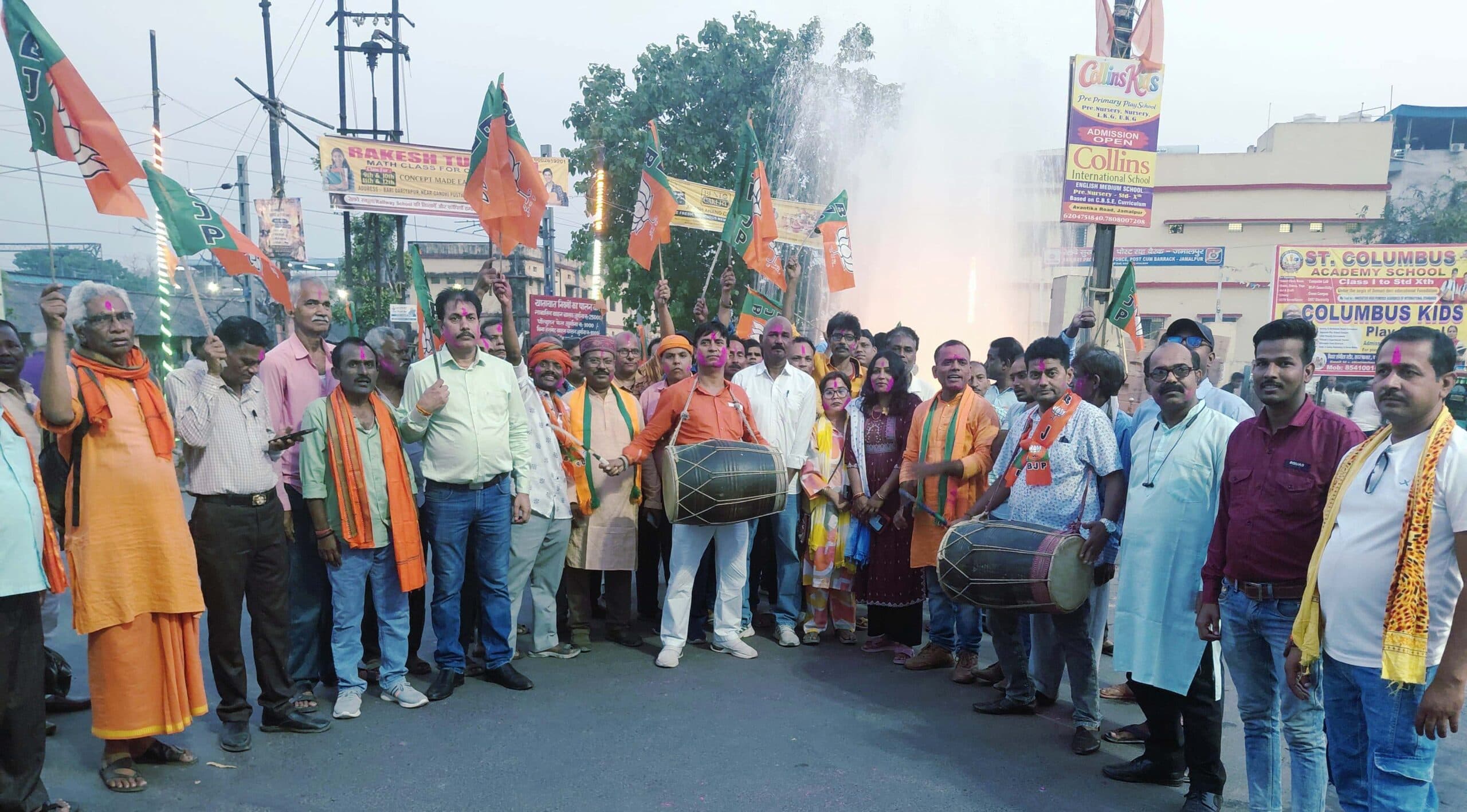 जमालपुर में सम्राट के सीएम का शपथ लेते ही भाजपाइयों ने मनाया जश्न