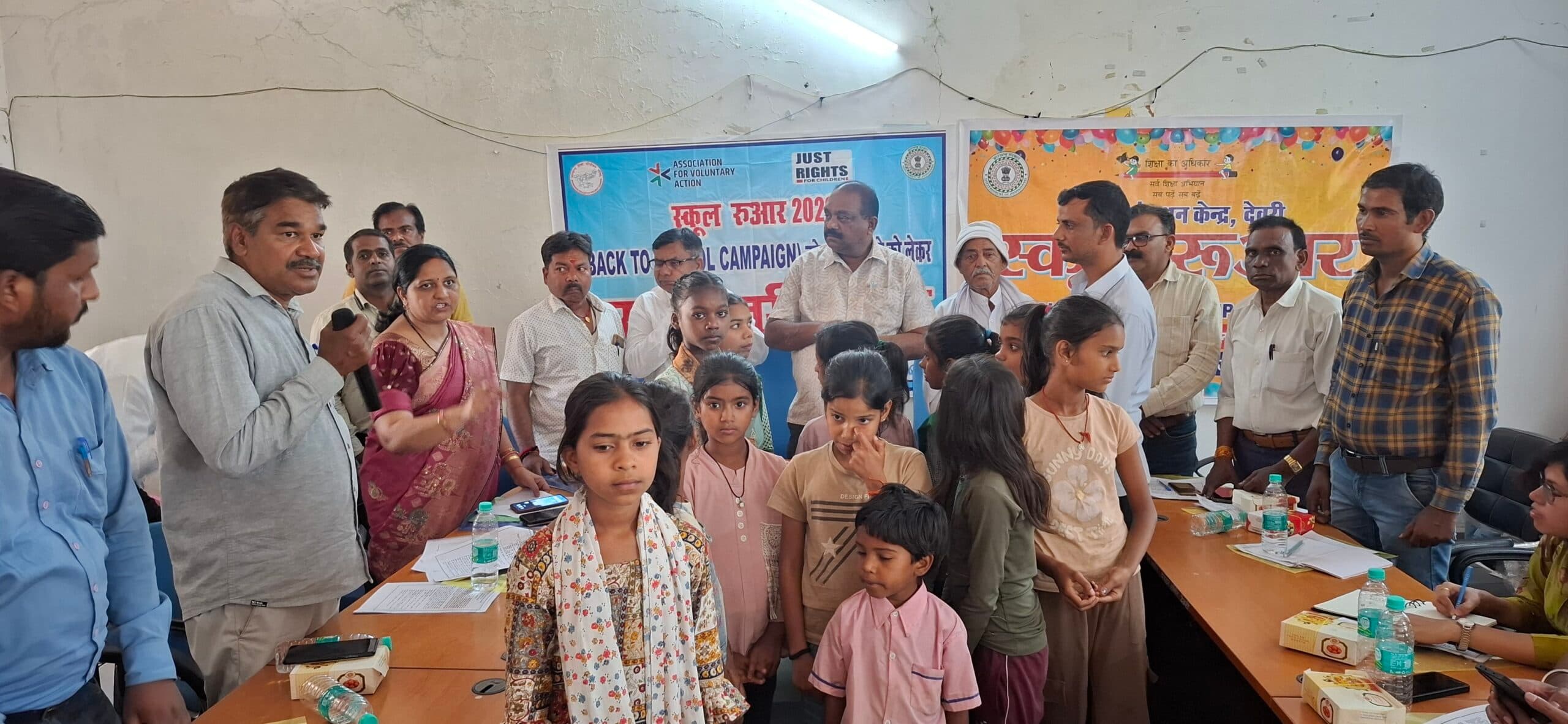 Giridih News :स्कूल छोड़ चुके बच्चों के पुन: नामांकन पर जोर