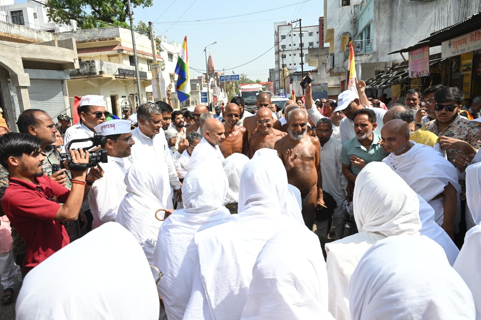 Giridih News :आत्मचिंतन करें और संयमपूर्ण जीवन अपनायें : प्रमाण सागर