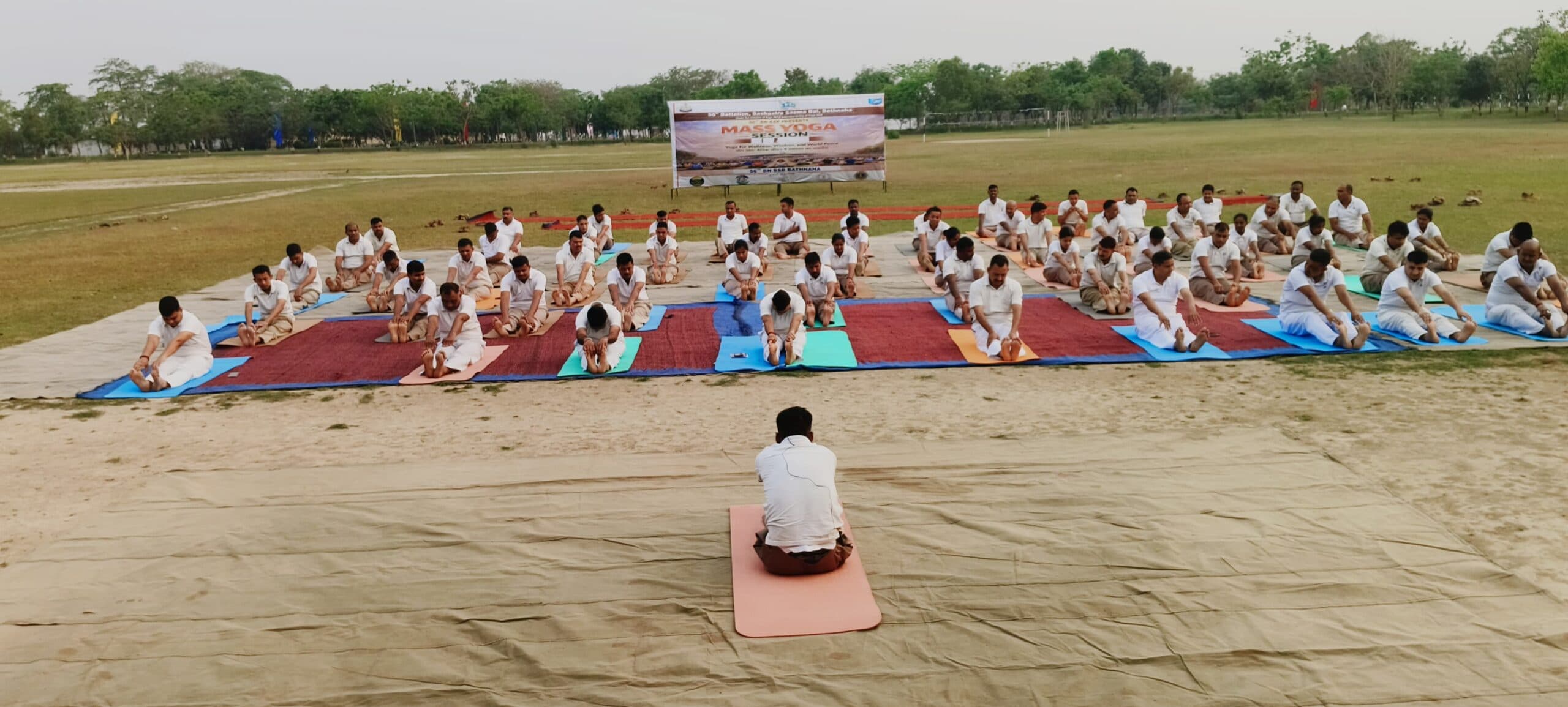 अधिकारियों व जवानों ने किया योग