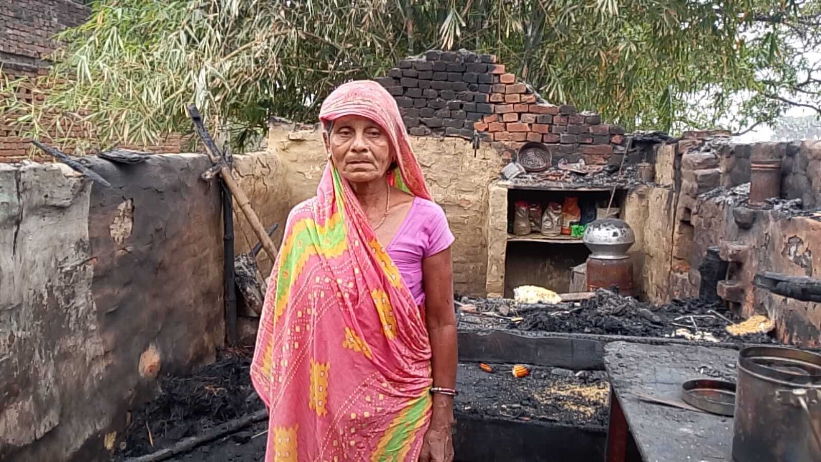 कुमरडीहा में घर में भीषण आग से शादी की तैयारियां राख में तब्दील