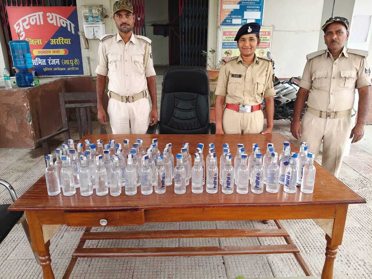 17 लीटर नेपाली शराब बरामद